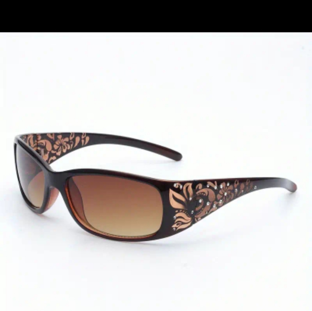 BRAND NEW TRENDY SUNGLASSES WITH FLORAL DESIGN